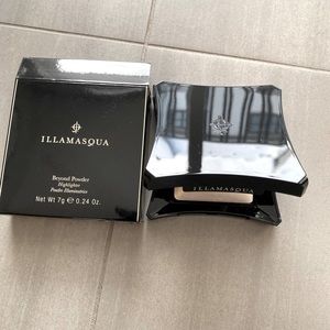 Illamasqua Beyond Powder Highlighter- Deity